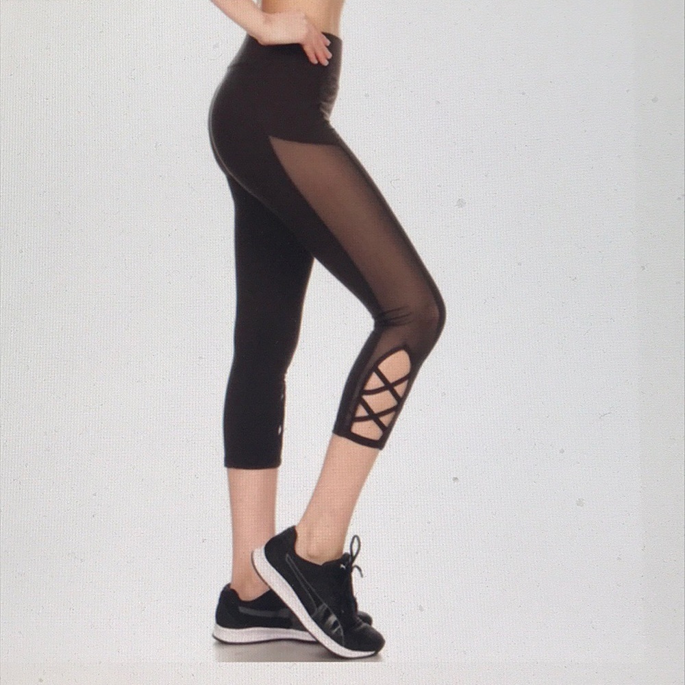 Sports Capris Leggings w/Mesh & Straps size:M NWT